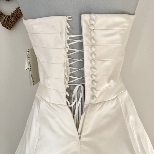 31 ⚪️ Capri by Alan Hannah | Size 10/12 | Ivory Silk Wedding Dress & Jacket - Picture 10 of 13