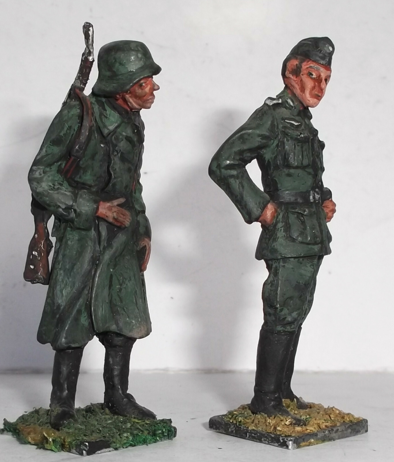 Image 2 - Rosedale-54mm-2x-WW2-Germans-Soldier-amp-NCO-painted-VGC-1-32-Refugees