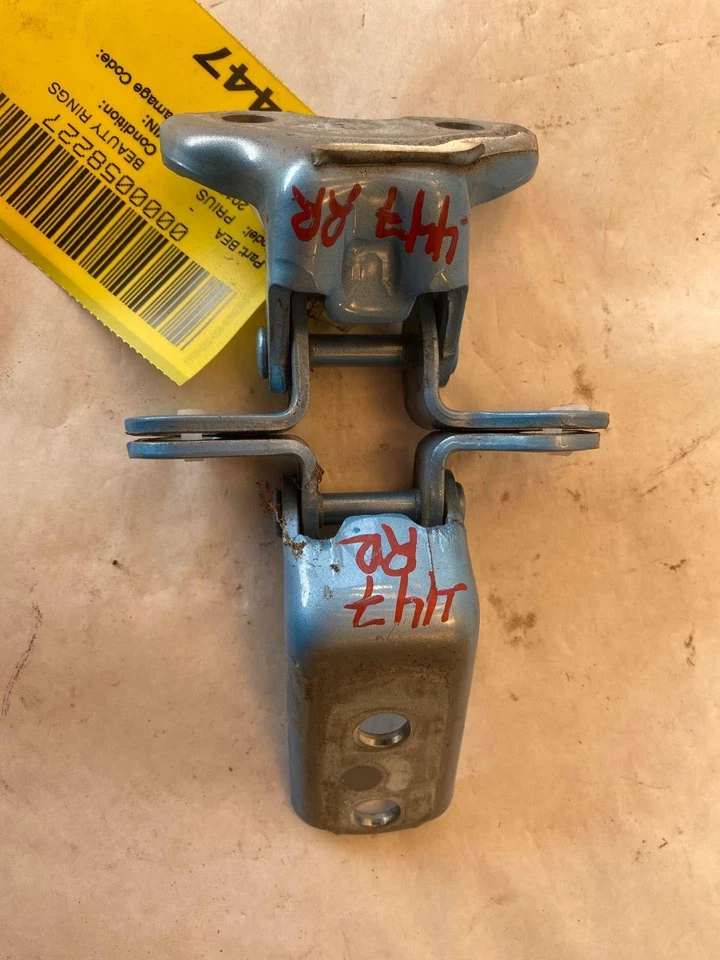 Петля задней двери 2015 TOYOTA PRIUS C хэтчбек верхняя и нижняя правая со стороны пассажира - Изображение 2 из 4