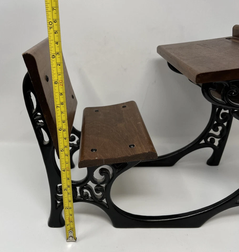 American Girl Doll Pleasant Company Samantha Escritorio Escolar Hierro Fundido Madera Retirada Foto 3 de 4