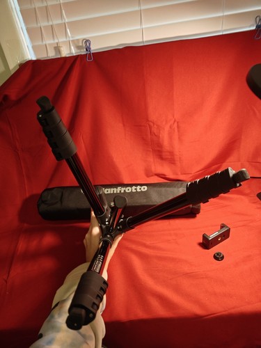 Manfrotto Compact Action MKCOMPACTACN-BK Ball Head Traveler Tripod Black 61" - Picture 12 of 16