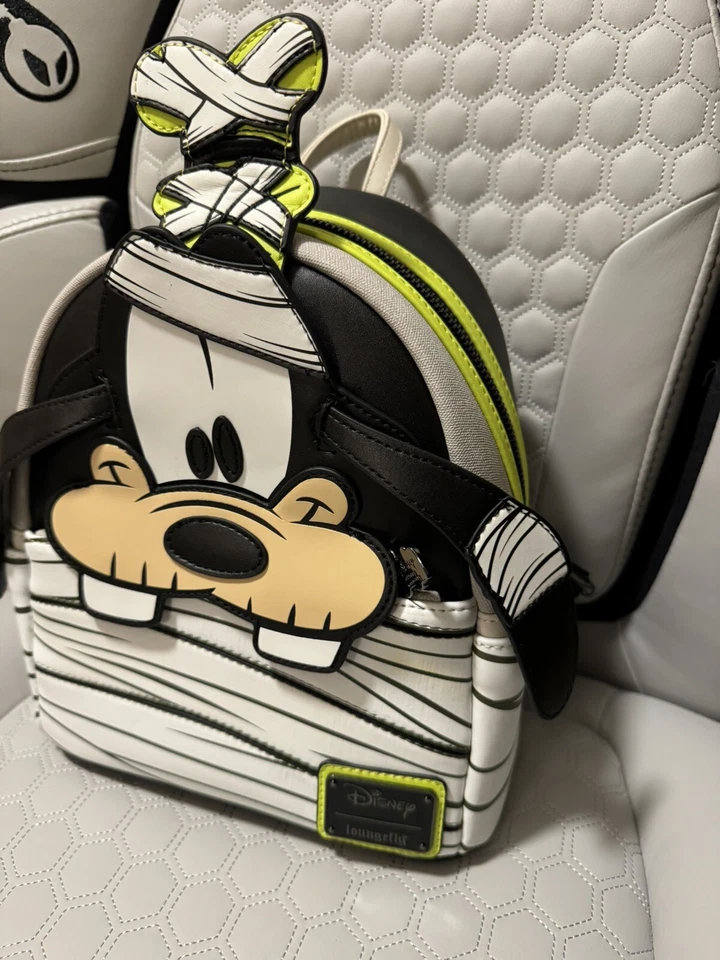 Mochila Disney Loungefly Goofy Mummy BRILLA EN LA OSCURIDAD NUEVA 🔥 Foto 4 de 4