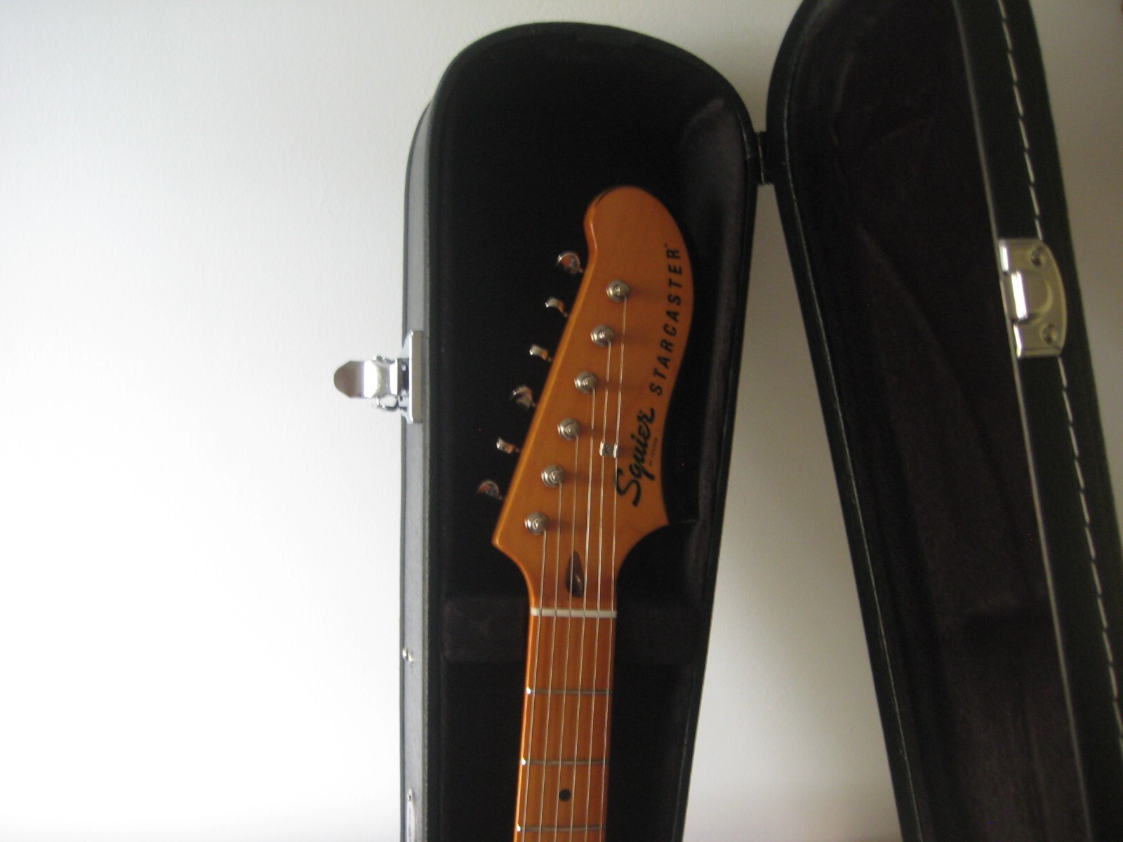 squire classic vibe starcaster semiacoustic electric guitar