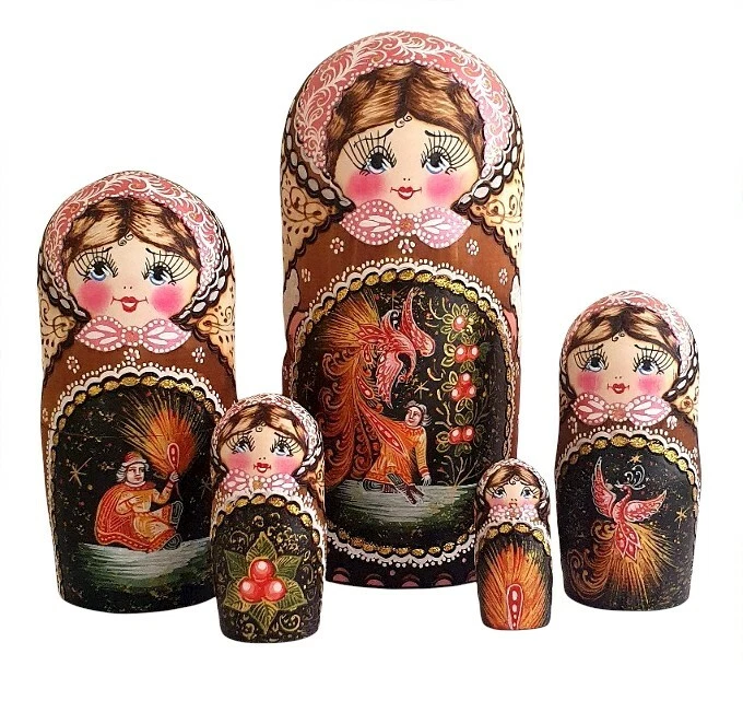 Lons-le-Saunier Collection. Les poupées russes ont envahi leur maison