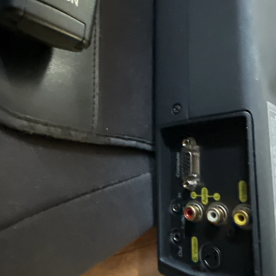 Epson EMP-700 Power lite 700c Projector , Remote & Case - Image 3 of 3