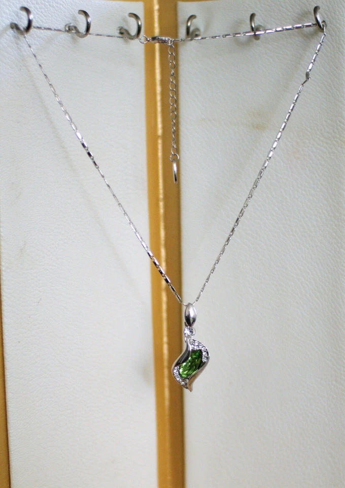 Conjunto de joyas de plata y peridoto-collar, pendientes, pulsera-elegante y atemporal Foto 2 de 3