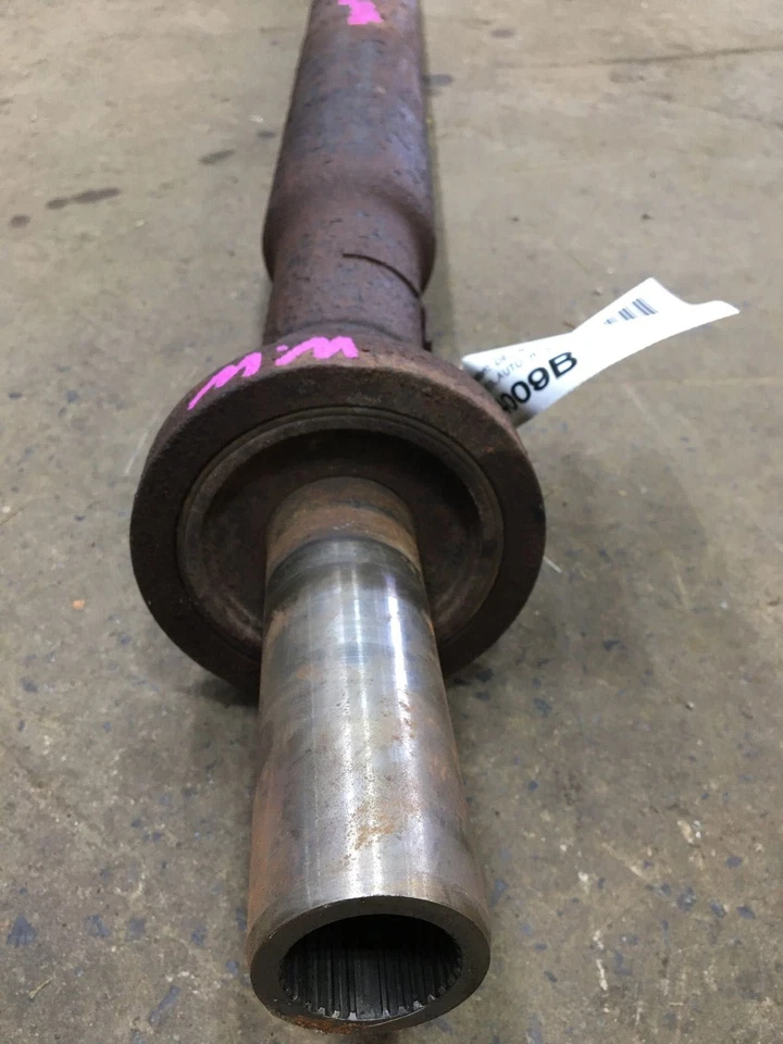 05 GMC YUKON Rear Drive Shaft 4x46.0lauto Rustyoff Foto 3 de 3