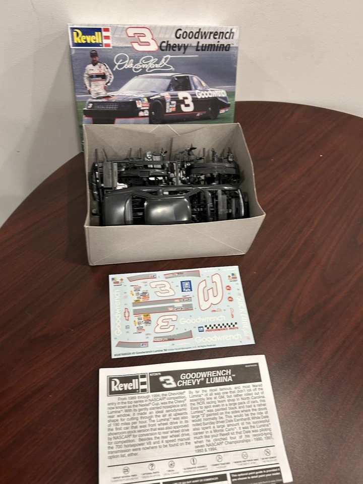 Kit Revell #3 Goodwrench Chevy Lumina Dale Earnhardt escala 1/24 #85-2876 Foto 2 de 2