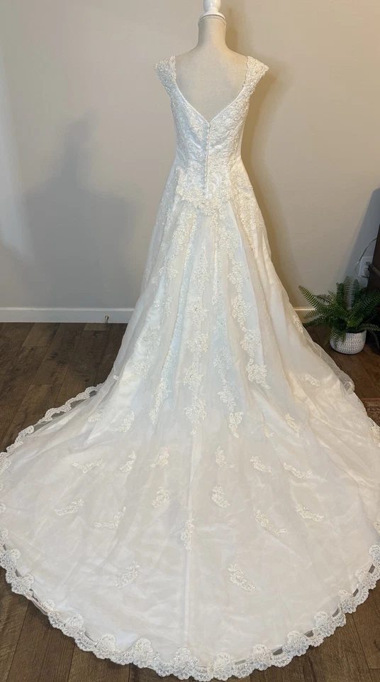 Mori Lee Y2K Bridal A-Line Gown Cap Sleeves Cathedral Train Lace Beading Sz 10 - Image 2 of 4