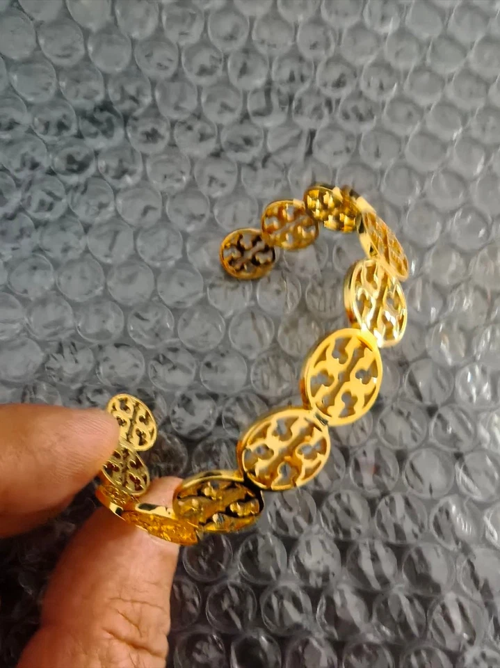 Nova pulseira de ouro com logotipo oco Tory Burch TB - Imagem 3 de 4