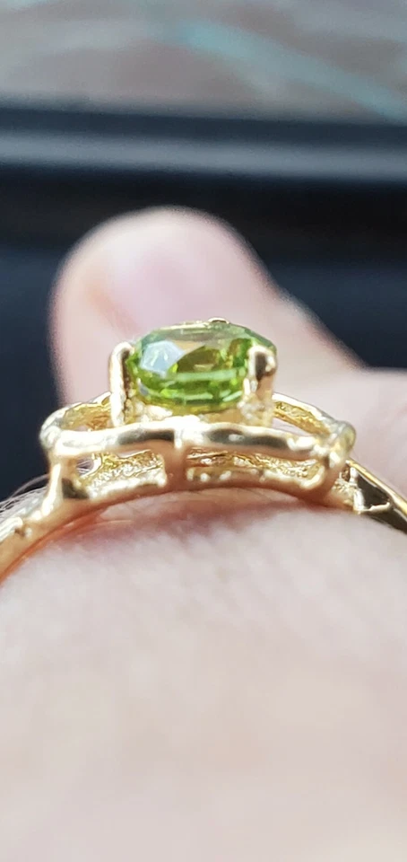 Peridot Labcreated Round Cut Heart Shaped Ring 10kt Solid Yellow Gold  - Image 4 of 4