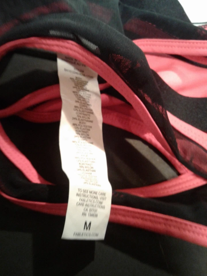 Sujetador deportivo FABLETICS Tropez rosa y negro con tiras talla M nuevo sin etiquetas $35 agotado Foto 3 de 3
