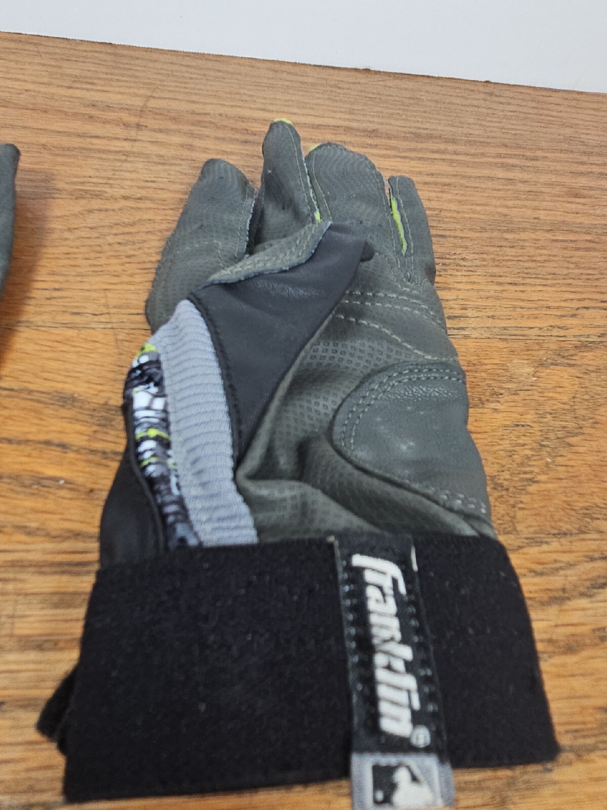 Franklin MLB Baseball Batting Gloves - Size Youth Small Black Gray & Neon Green