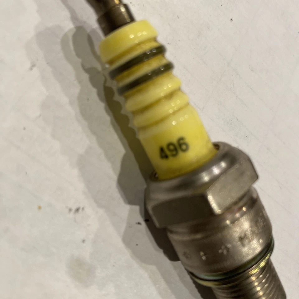 Bujía Accel 496 ranura en U hecha en Japón Foto 4 de 4