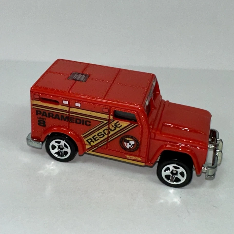 1996 Vintage Hot Wheels Paramedic Rescue Red 5sp B33 Loose - Image 3 of 4