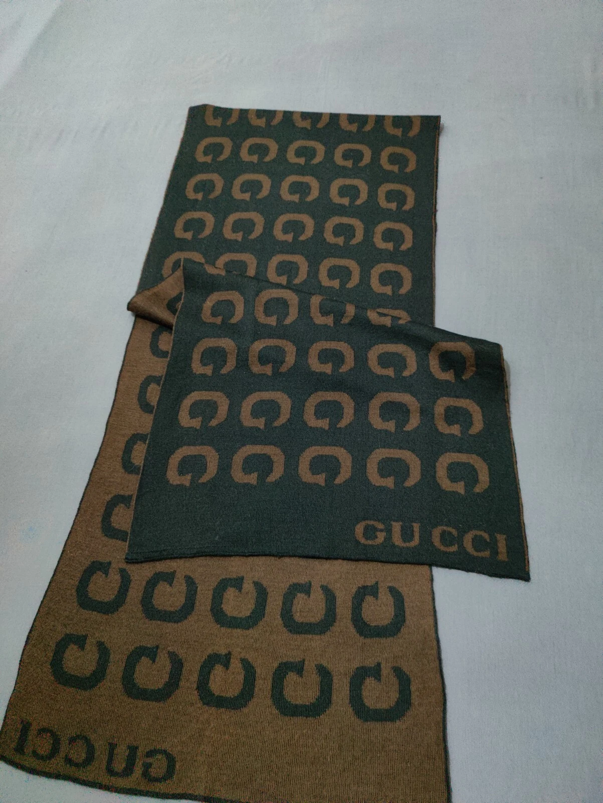 Authentique Gucci écharpe châle étole logo GG laine acrylique unisexe multicolore Italie