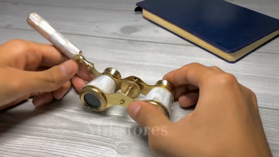 Telescopio de diseño elegante antiguo madreperla gafas de ópera latón ornamentado Foto 4 de 4