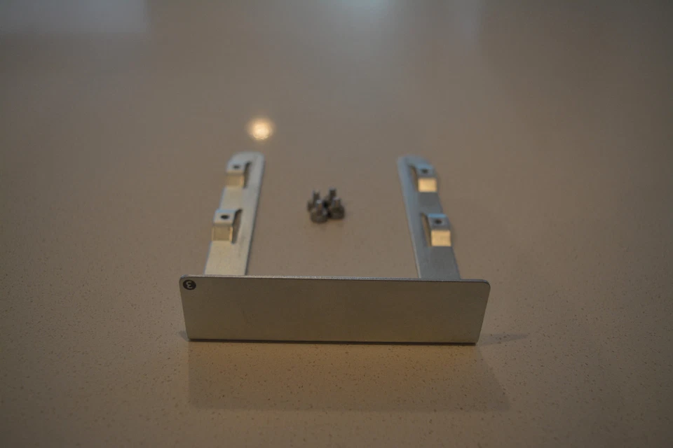 Apple Mac Pro Hard Drive Caddy Sled #3 + Screws A1186/2006/1,1/2007/2,1/2008/3,1 - Image 2 of 3