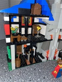 LEGO Castle 3739 Blacksmith Shop . 100 % Complete Set w / very nice minifigs