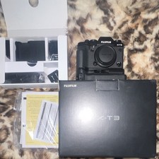 Fujifilm X-T3 Black Mirrorless Camera Body 26.1MP w/ Vertical Grip battery Kit
