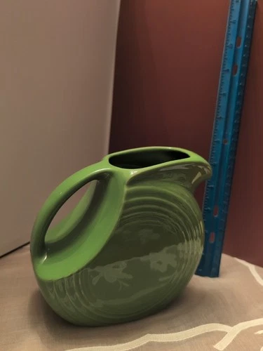 FIESTA 28 OZ. SMALL DISK DISC JUICE PITCHER green NEW 1st NWT