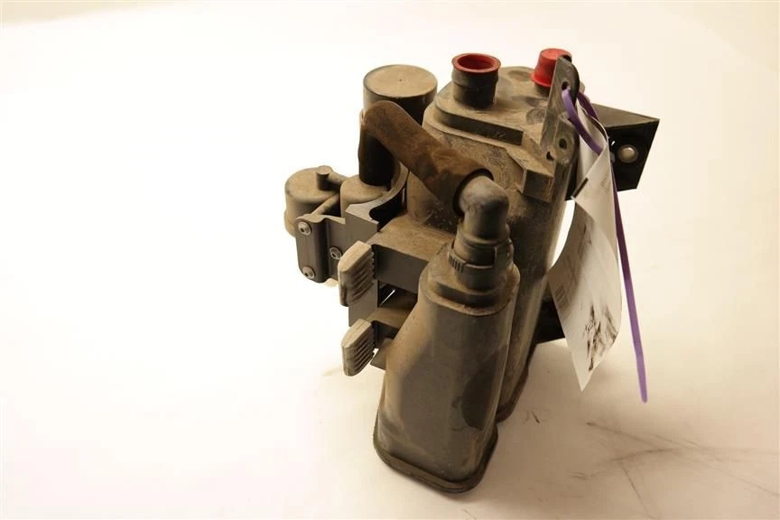 BMW X3 2011 BOTE CARBÓN VAPOR COMBUSTIBLE 16117220721 Foto 4 de 4