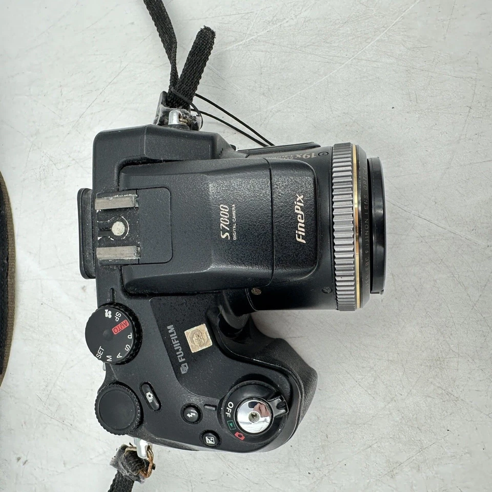 Fujifilm FinePix S7000, photo 4 of 5