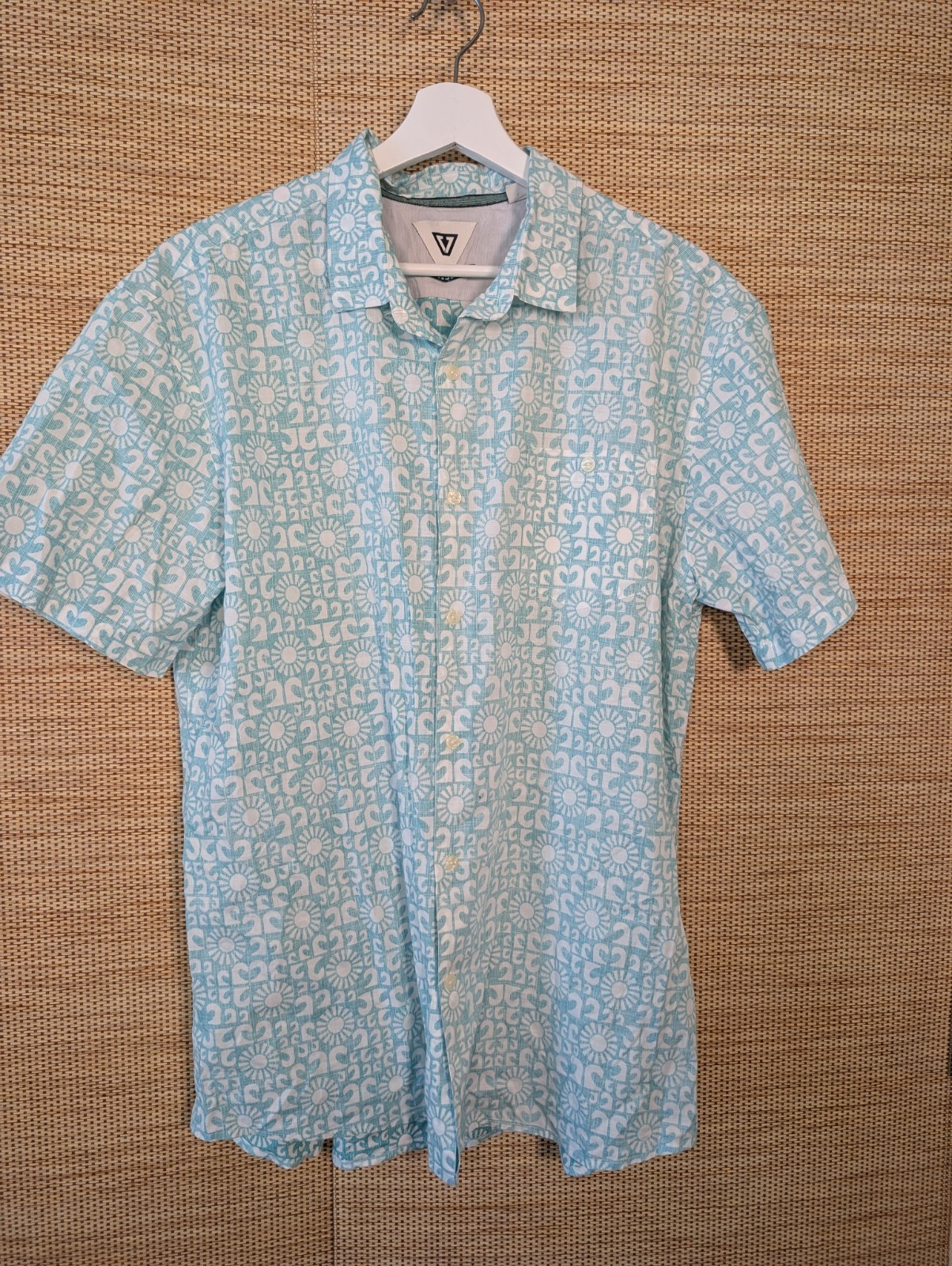 Vissla Men’s XL Blue White Short Sleeve Button Up Shirt Geometric Print
