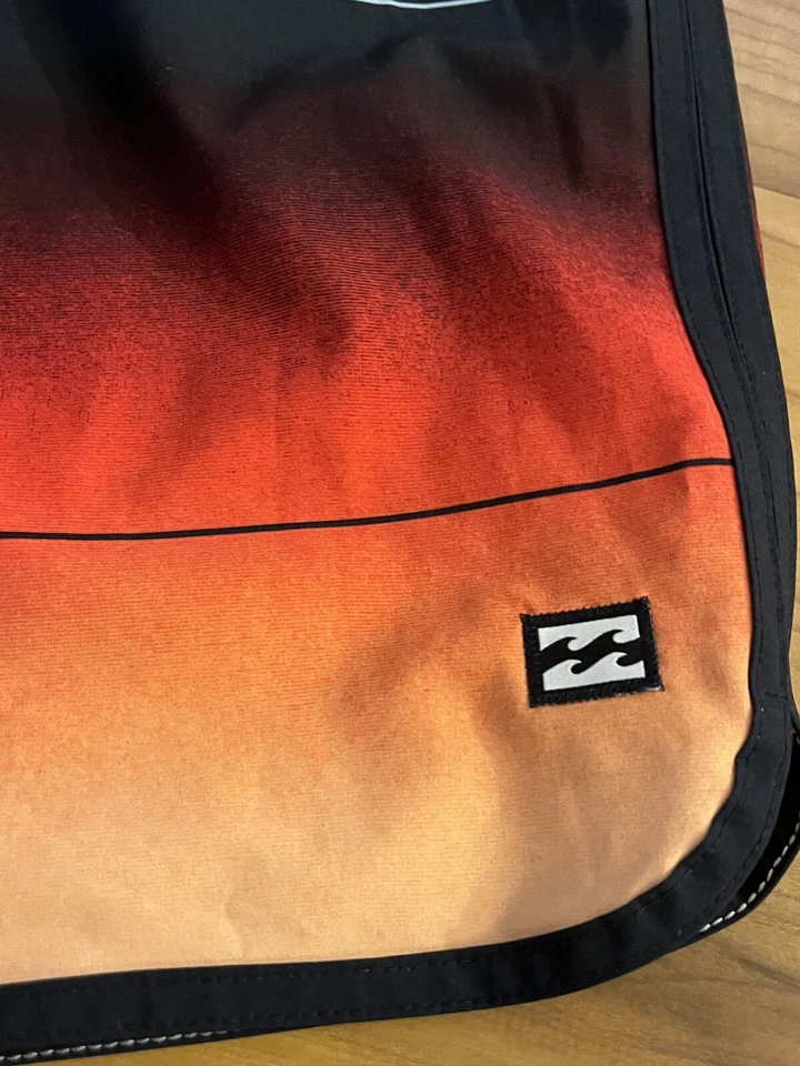 Pantalones cortos de natación Billabong Recyler tabla de surf para hombre niño talla 28 Foto 2 de 4