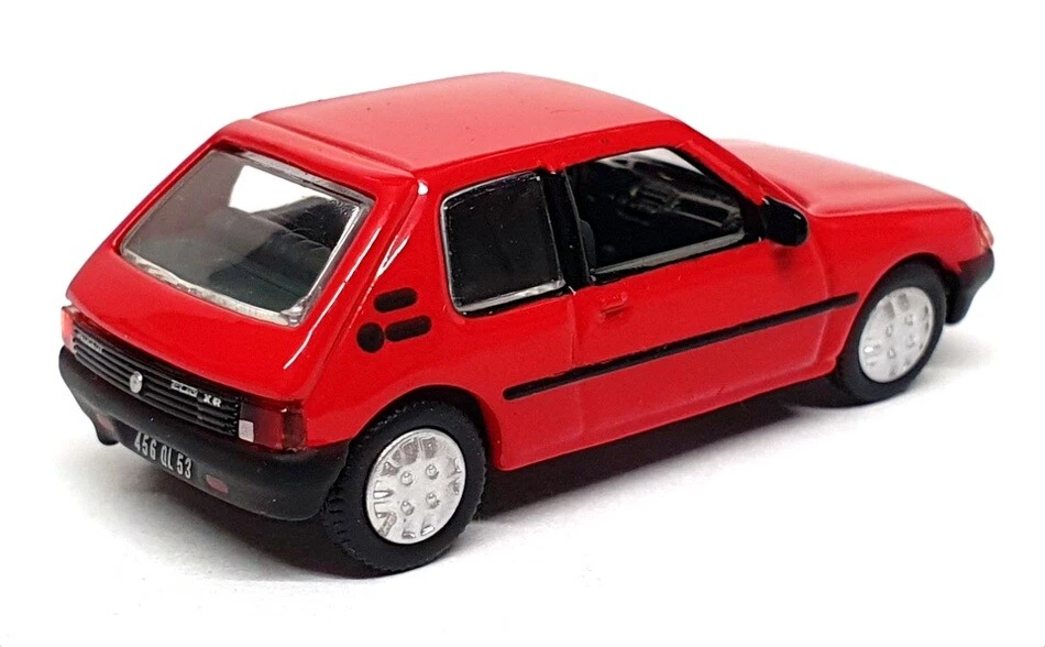 Norev 1/87 Scale 471732 - 1985 Peugeot 205 Xl - Red - Photo 2/4