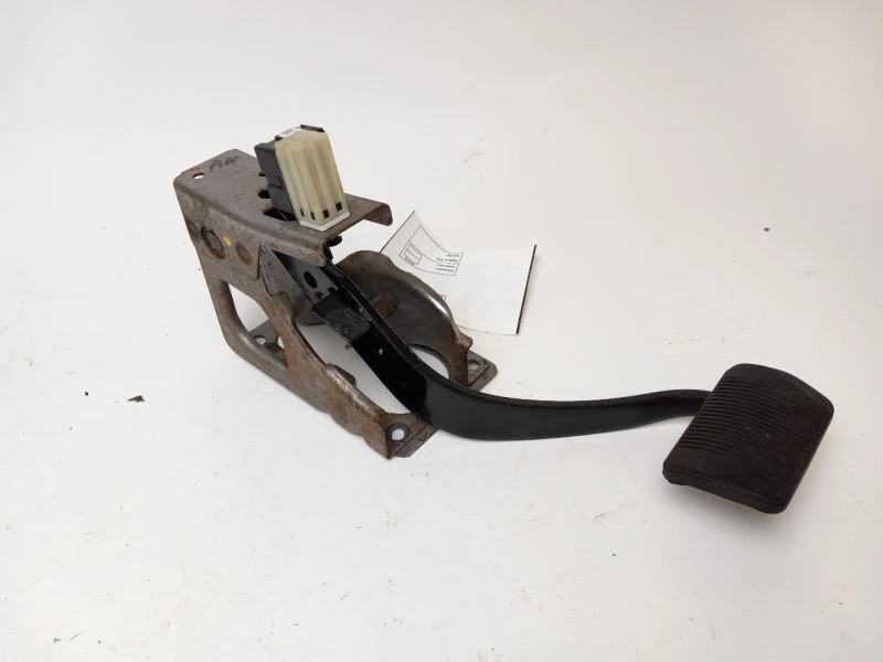 Pedal de freno Jeep Compass 2015 Foto 3 de 4