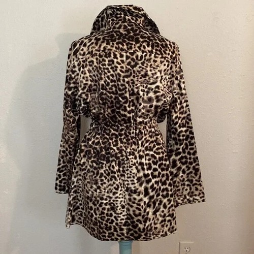 💋DANA BUCHMAN - LEOPARD ANIMAL PRINT FULL ZIP SATINY MIDI COAT - SZ M - Picture 7 of 8