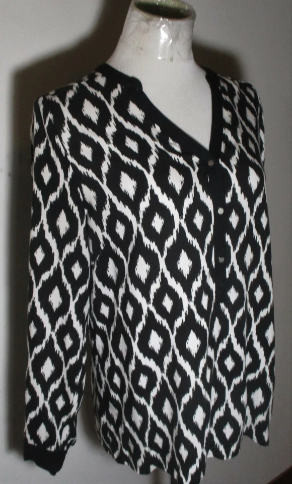 Top negro manga larga cuello en V violeta & claire talla L Foto 3 de 4