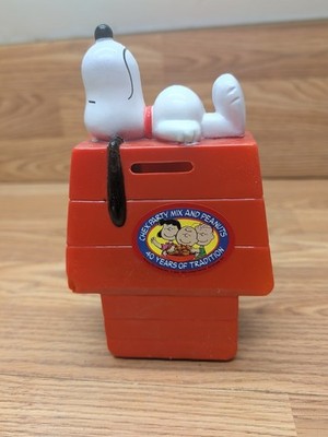SNOOPY and Doghouse Coin BANK from Chex Party Mix and Peanuts 1966 FREE SHIP!!!!