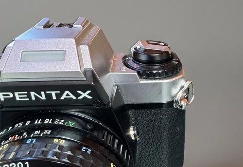 Cámara Pentax Program Plus 35 mm con lente, cordón y flash AF200T - negra y plateada - Imagen 17 de 22