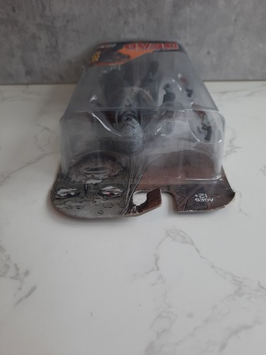 The Walking Dead - Beta Action Figure - McFarlane Toys - Skybound Exclusive - Picture 4 of 7