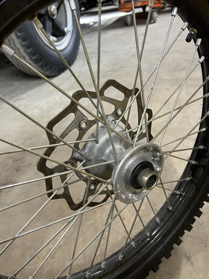 Rueda delantera negra Kawasaki KX250 2021-2025 OEM 41093-0006-WC 21"x1,60" Foto 2 de 4