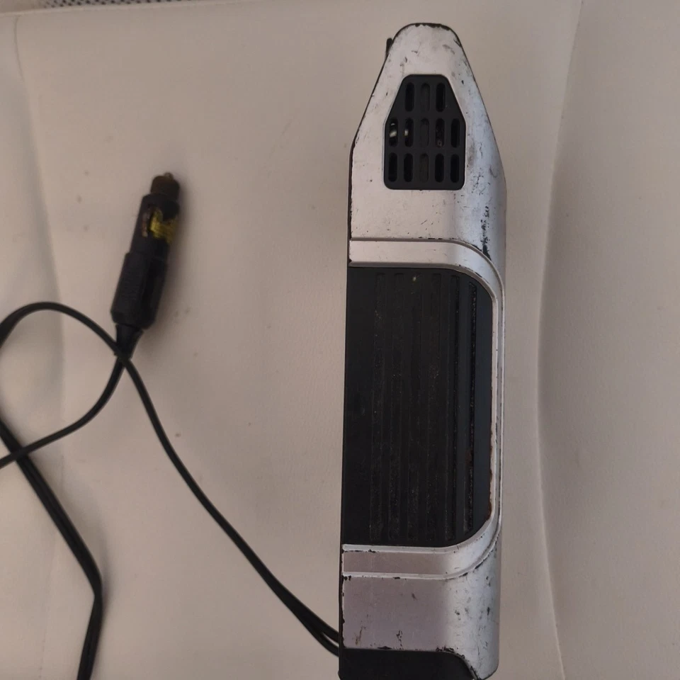 Stanley 500 Watt Car Converter 2×120 Valt Outlets+1 USB Charger FOR PARTS - Image 3 of 4