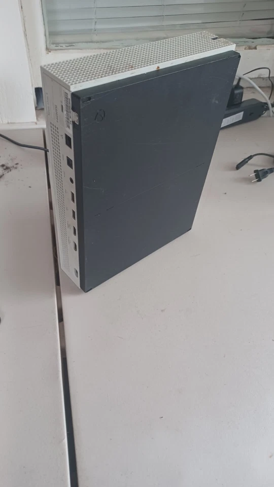 Xbox One S - Image 4 of 4