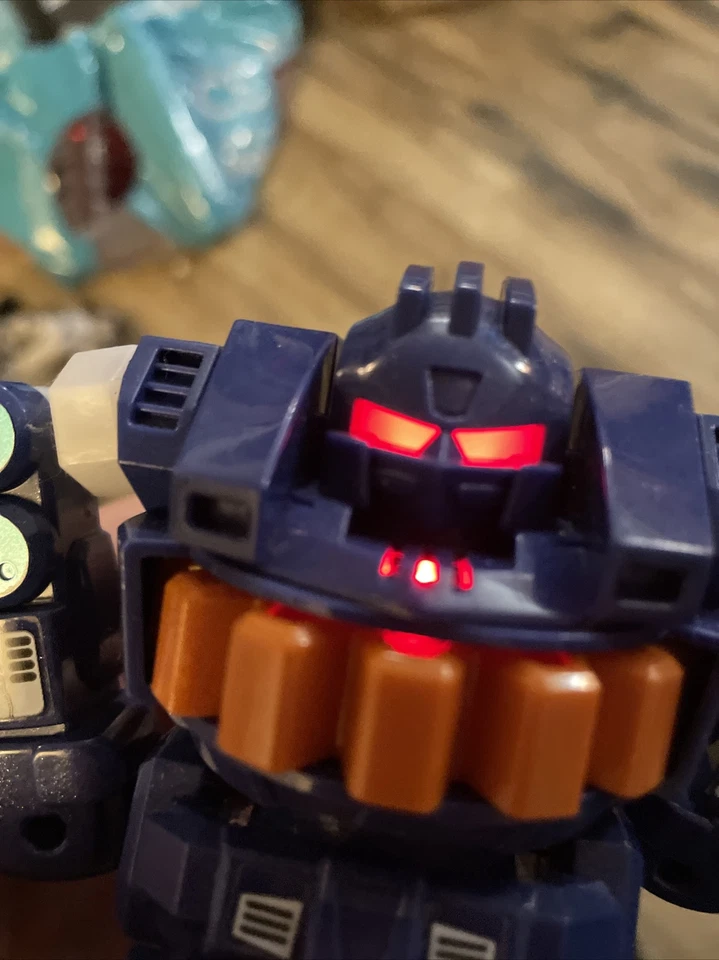 Air Hogs Smash Bots Two Player Battling Game OOB, Powers On. No Remotes - Image 4 of 4