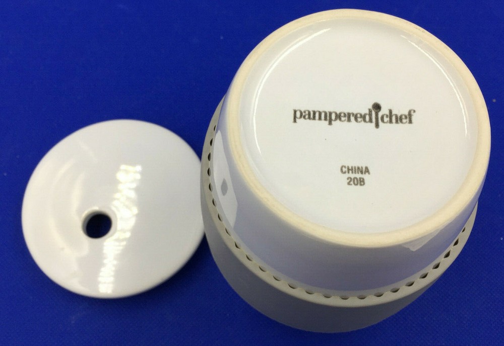 Pampered Chef Ceramic Egg Cooker #1529 - Microwave Mug Cake & Muffins