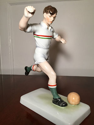 Futbol HEREND #5852 Porcelain Figurine PUSKAS SOCCER FOOTBALL PLAYER Hungary VTG