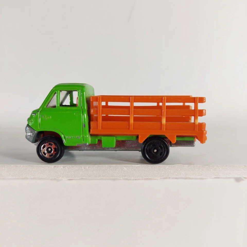 Anos 70 Vintage TOMY TOMICA #39 VERDE TOYOTA DYNA STAKE TRUCK FUNDIDO EM ESCALA 1/64, JAPÃO - Imagem 2 de 4