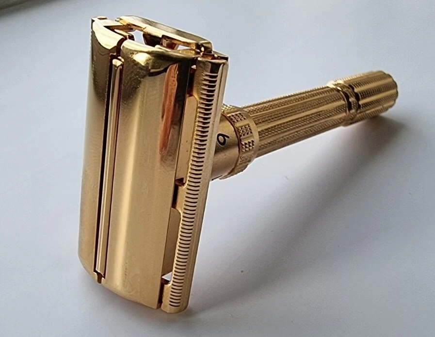 Vintage NOS Gold Plated Gillette Aristocrat Slim Adjustable DE