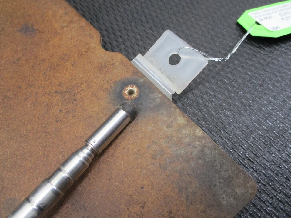 Mercury Capri 1991 - lado izquierdo del conductor - cubierta de bolsillo de almacenamiento de maletero (defectos) Foto 4 de 4