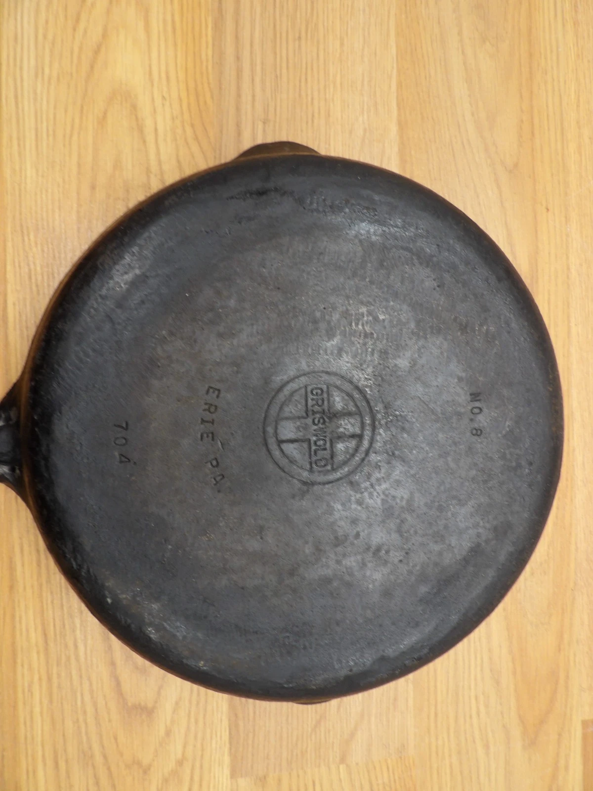 Griswold Cast Iron Skillet No. 8 704 Erie PA Frying Pan -GREAT SKILLET TO FRY IN