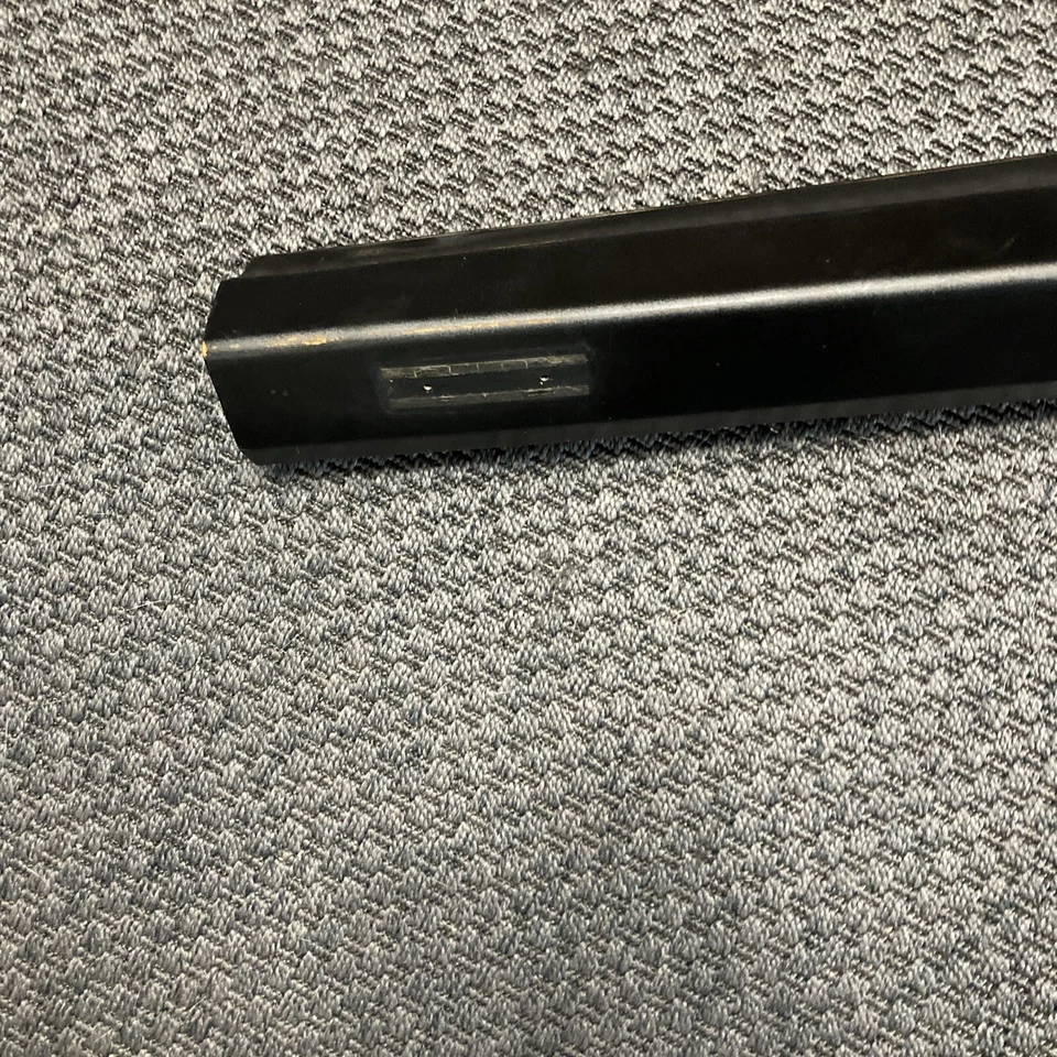 Alerón central de plástico para maletero Alfa Romeo Spider Veloce S3 OEM (1983-1989) Foto 4 de 4