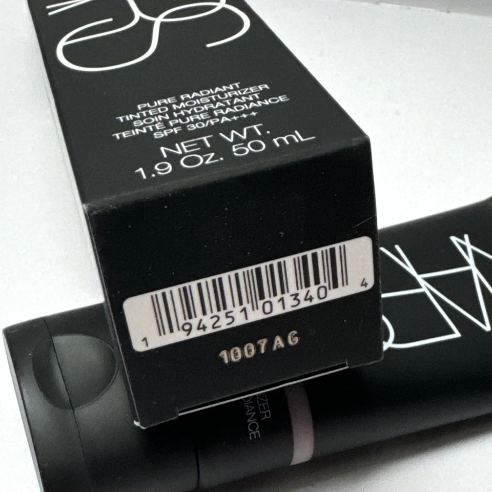 NARS Pure Radiant Tinted Moisturiser Deep 2 Granada SPF30/PA+++ 50ml - Image 4 of 4