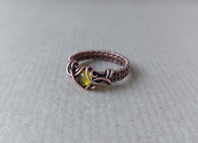 Ring mit Draht umwickelt aus oxidiertem Kupfer & gelbem Chalzedon Handarbeit