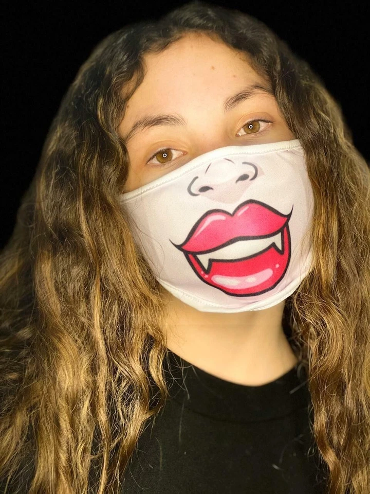 Máscara facial lavable reutilizable dibujos animados sexy sonrisa vampiro tela clara colorida Foto 4 de 4